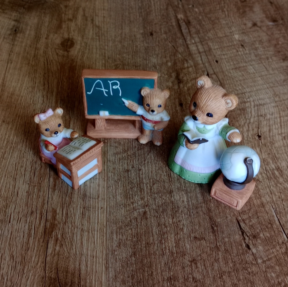 1983 Vintage Bear Class Figurines